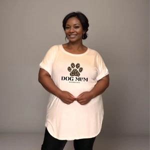 ROCKTHOSECURVES WOMENS DOG MUM LOGO DIPPED HEM T-SHIRT - Picture 1 of 4