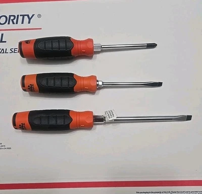 Three new Mac tools screwdrivers Two 4" One 6" - Image 1 of 4