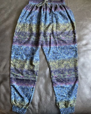 Pantalones de chándal para mujer Staring At Stars talla pequeña con cordón semi transparentes Foto 1 de 4