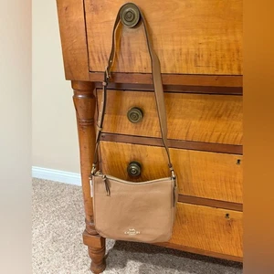 Neu mit Etikett Coach Ellie Aktentasche Saddle gold hellbraun genarbtes Leder Umhängetasche Handtasche - Bild 1 von 11