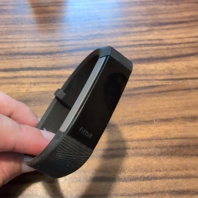 Fitbit Alta HR Rastreador de Actividad Física con Monitor de Ritmo Cardíaco FB408 Negro SIN PROBAR Foto 1 de 3
