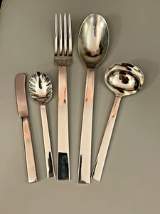 JUEGO DE SERVIR RICCI HERMOSO JUEGO DE CUBIERTOS RICCI DE ACERO INOXIDABLE REG $225. - Imagen 1 de 15