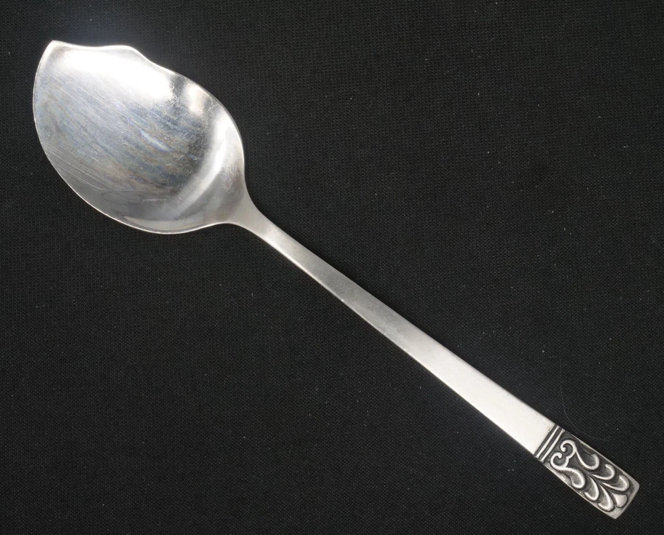 Servidor de gelatina camafeo de acero inoxidable Carlyle Hong Kong.  6 1/2" de largo Foto 1 de 1