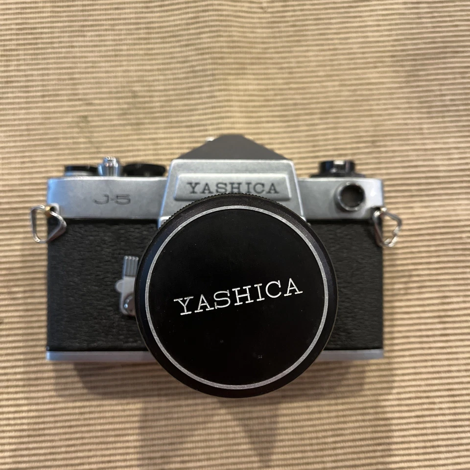 Cámara fotográfica Yashica J-5 con lente automática de 50 mm Yashinon DX f/1,7 Foto 1 de 4