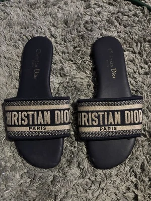 Sandalias Chris Tian D I O R Look A Bordado Logo Slides Talla 7 Foto 1 de 4