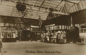 JOHN MENZIES & CO BOOK STALL, RAILWAY STATION, OBAN - Argyllshire Postcard - Picture 1 of 2