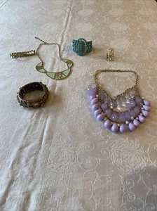 Mixed Lot Women’s Costume Jewelry- Neckalces Bracelets & Large Gold Colored Ring - Picture 1 of 9