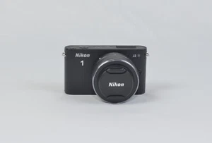 Nikon 1 J2 + 10-30mm Objektiv Kit / Systemkamera / HD Video - Bild 1 von 7