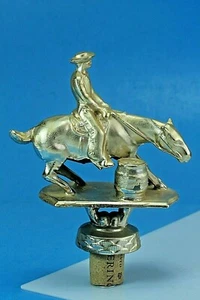 Tapón de botella de vino de carreras de barril de rodeo de latón pesado vintage. Pesa 1 lb. 5 oz. - Imagen 1 de 7