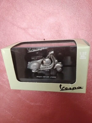 New Ray 1955 Vespa 150 GS (1955)  Diecast With Plastics 1:32 Scale - Image 1 of 2