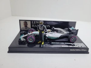 Lewis Hamilton figure 2021 2022 1/43 artisan made car is not included - Picture 1 of 2