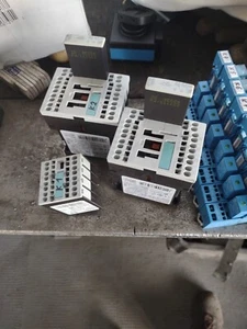 Siemens Leistungsschütz 3RT1017-2BB42 - Bild 1 von 3