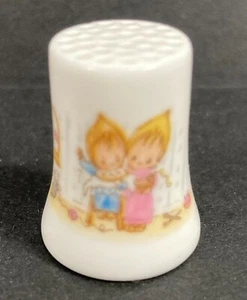 Vintage Bone China Fingerhut Betsey Clark 1983 Love Lends A Hand by Hallmark - Bild 1 von 8