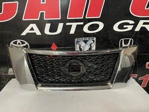 2013 2014 2015 2016 Nissan Pathfinder Grille OEM - Picture 1 of 8