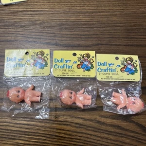 "Muñeca de colección lote de 3 muñecas Cupie artesanales 2"" muñeca artesanal niña arco rojo nos" - Imagen 1 de 6