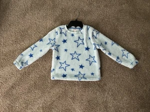 Superweiches Shirt Mädchen blau Stern Größe 7/8 - Bild 1 von 3