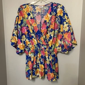 Emily Wonder Dayal Blumendruck Kurzarm Shirt Oberteil Schößchen Boho Bauer 1X - Bild 1 von 8