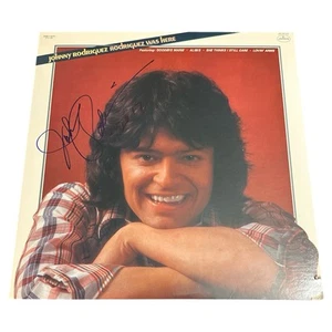 Johnny Rodriguez autografo firmato "Era qui" disco in vinile! Leggenda della musica country! - Foto 1 di 4