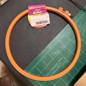 Bates Hoop-La Plastic Embroidery Hoop 8"- - Picture 1 of 2