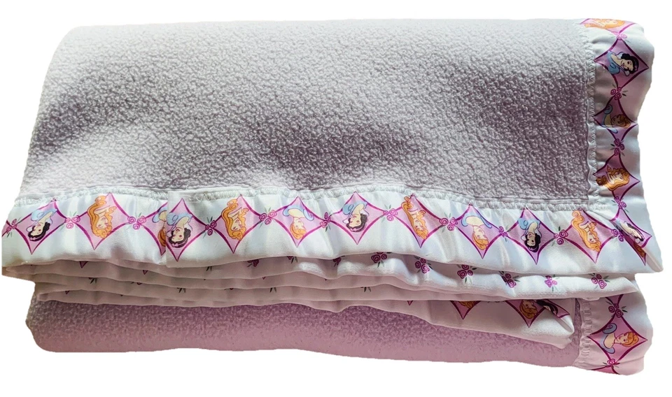 "Manta Princesas Disney Niño Pequeño Tiro Púrpura, Borde Satinado 60"x 53""" Foto 1 de 4