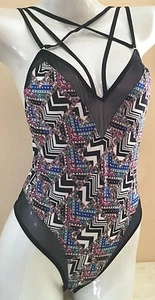 NUEVO CON ETIQUETAS Victorias Secret Muy Sexy Tirantes Enjaulado Frontal Malla Satinada Body Peluche S - Imagen 1 de 4