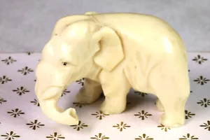 Bone Miniature Size Elephant Sculpture. S.XX Miniature carved bone. Elephant - Picture 1 of 6