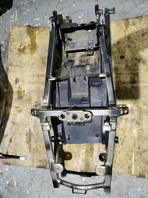 SUZUKI GSXR 600 GSXR 750 2001-2003 01-02 GSXR 1000 OEM SUBCHASIS TRASERO RECTO Foto 1 de 4