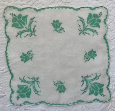 Dainty green floral patterned Vintage Hankie Handkerchief with scalloped edge - Image 1 of 3