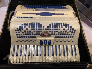 Vintage Excelsior Accordiana Accordion w/ Case. Model 305N READ DESC. - Picture 1 of 24