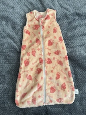 Saco de dormir para bebé de vellón Unnivoll para 0-6 meses estampado de fresa naranja y rosa Foto 1 de 2
