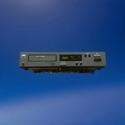 Reproductor de discos compactos NAD 5330 enciende CD Foto 1 de 4