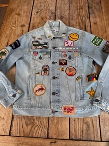 NEW! RE/DONE ORIGINALS Oversized Embellished Badge Detail Denim Trucker JACKET S - Picture 1 of 7