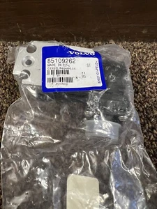 New Genuine Volvo 85109262 Transmission ZF Solenoid Valve - Picture 1 of 3