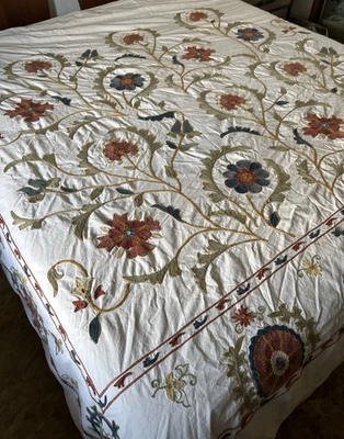 Vintage Pottery Barn Crewel Duvet Cover King 108"x90" Embroidered Floral & Vine - Image 1 of 4