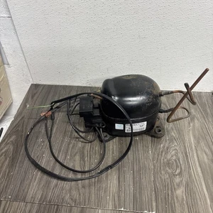 Compressore EMBRACO, EM65HC, 115V/60HZ 63779 usato #Q3 - Foto 1 di 5