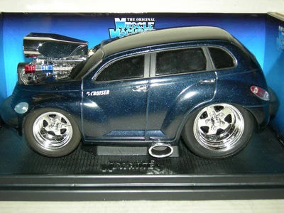 2000 P T CRUISER  BLACK  MUSCLE MACHINE 1:18 - Image 1 of 3