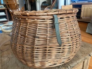 VINTAGE FISHING WICKER CREEL-LEATHER ADJUSTABLE STRAPS,HARNESS-13" X 10" TALL - Picture 1 of 4