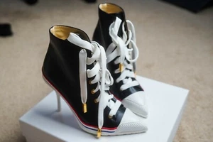 Zapatillas al tobillo Moschino en negro talla 37 (100% auténticas) - como nuevas - Imagen 1 de 11