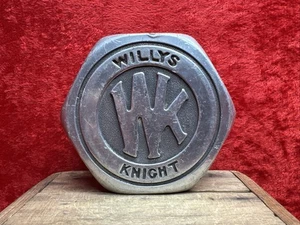 ✨Barn Find✨ OG  Antique 1914 - 1933 Willys Knight Threaded Center Hubcap - Picture 1 of 10