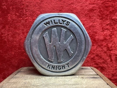 ✨Barn Find✨ OG  Antique 1914 - 1933 Willys Knight Threaded Center Hubcap - Image 1 of 4