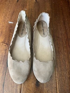 Audrey Brooke Winny Damen Slipper Ballerinas Wildleder Leder Beige Braun Gr. 8M - Bild 1 von 8