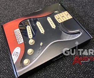 Parapista nero originale FENDER pre-cablato originale '57/'62 caricato Strat 11 fori - Foto 1 di 3