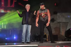 HULK HOGAN & ERIC BISCHOFF 8x10 TNA FARBFOTO ROH ECW WWE NXT AEW NXT - Bild 1 von 1