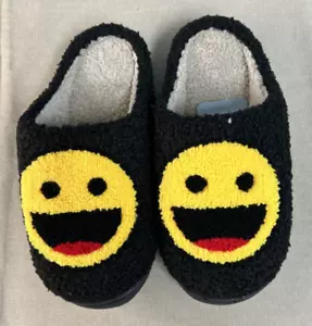Smiley Face Slippers Women's Size M (7-8) Fluffy Warm No-Slip Lounge ~ NWT - Picture 1 of 6