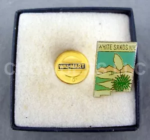 Prendedores de recuerdo Wal Mart de 1/2" asociado de 5 años y 1" x 1/2" arena blanca Nuevo México - Imagen 1 de 2