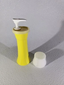 VINTAGE TUPPERWARE 18-15 MUSTARD PUMP DISPENSER / Made In USA RARE!!!!! - Picture 1 of 3