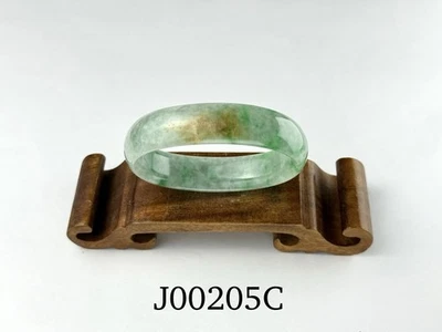 Brazalete ovalado de jadeíta tipo A 100 % natural J00205C「翠豆青帶淡黃貴妃手鐲」 Foto 1 de 4