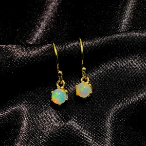 5mm Natural Ethiopian Welo opal Earring 925 Sterling Silver yellow gold earrings - Picture 1 of 14