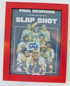 Póster promocional de cine Slap Shot en marco de madera roja tamaño 8-1/2"" x 11"" pared de escritorio - Imagen 1 de 3