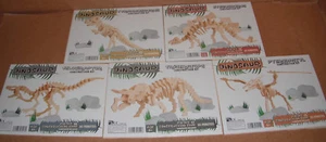Lot of 5 Dinosaur Construction Kits Puzzles. - Foto 1 di 2
